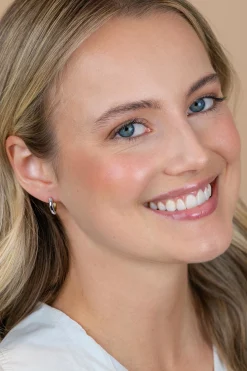 15mm ZINZI bicolor zilveren gladde oorringen met 3mm buisdikte, aan twee zijden te dragen en luxe klapsluiting ZIO2836