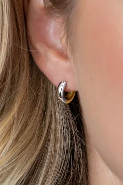 12mm ZINZI bicolor zilveren gladde oorringen met 3mm buisdikte, aan twee zijden te dragen en luxe klapsluiting ZIO2835