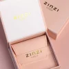 5mm ZINZI Gold 14 krt gouden fantasie oorknoppen in bloemvorm, bezet met vier ronde witte zirkonia's ZGO519