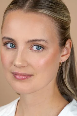 15mm ZINZI Gold 14 krt gouden oorringen in hartvorm, bezet met witte zirconia's en luxe klapsluiting 2mm vierkante buis ZGO574Z