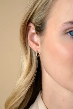 13mm ZINZI Gold 14 krt gouden oorringen met rechthoekige baguette geslepen zirkonia en zes ronde witte zirkonia's, met luxe klapsluiting 13 x 2mm ZGO528