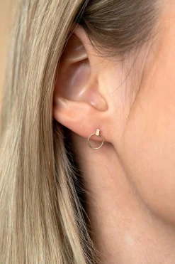 9mm ZINZI Gold 14 krt gouden oorstekers met trendy open ronde vormen en klein staafje op het oor ZGO404