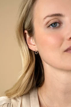 11mm ZINZI Gold 14 krt gouden ronde oorknoppen waarbij de top bezet is met witte zirkonia's  ZGO512