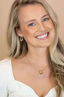 21mm ZINZI goldplated zilveren oorringen glad in een trendy tasvorm, sierlijk bezet met witte zirkonia's en luxe klapsluiting ZIO2806Y