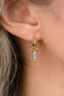 13mm ZINZI gold plated zilveren oorbedels met drie onder elkaar geplaatste witte zirkonia’s in verfijnde chatonzetting ZICH2887Y (zonder oorringen)