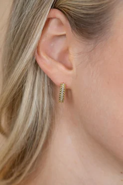 16,5mm ZINZI goldplated zilveren oorringen met speelse structuur en een rij witte zirkonia's in het midden, luxe klapsluiting ZIO2834Y