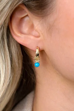 8mm ZINZI gold plated zilveren oorbedels met een turquoise parel en een strikvormige zetting bezet met witte zirkonia’s ZICH2863T (zonder oorringen)