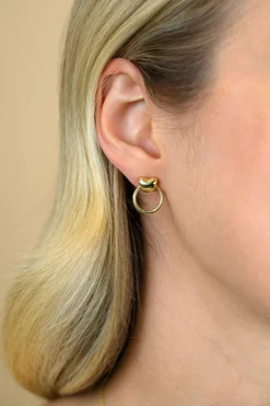 16mm ZINZI gold plated zilveren oorstekers met hart en open ring ZIO2759