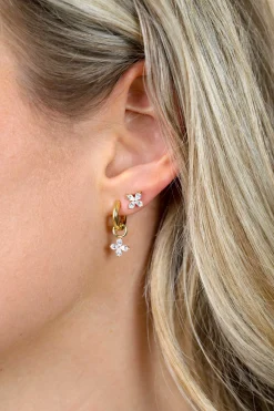 7,5mm ZINZI gold plated zilveren oorknoppen met bloem bezet met vier druppelvormige witte zirconia's ZIO2624