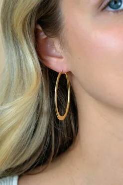 48mm ZINZI gold plated zilveren ovale oorringen met organisch gevormde buis 2mm breed en handige bovensluiting ZIO2701G