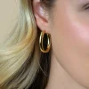 28mm ZINZI gold plated zilveren oorringen met organisch gevormde buis 3mm breed en handige bovensluiting ZIO2700G