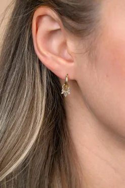 10mm ZINZI gold plated zilveren oorbedels met vijf speelse zettingen in aflopende grootte, bezet met paarse, champagne en blauwe kleurstenen ZICH2633BC (zonder oorringen)