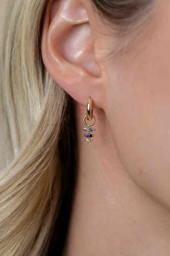 13mm ZINZI gold plated zilveren oorbedels met drie peervormige zettingen in aflopende grootte, bezet met lichtblauwe, paarse en champagne kleurstenen ZICH2631BC (zonder oorringen)