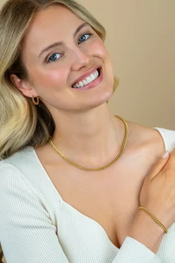 17mm ZINZI gold plated zilveren oorringen, vanaf zijkant gourmet schakel zichtbaar, 2mm breed, met luxe klapsluiting  ZIO1414G