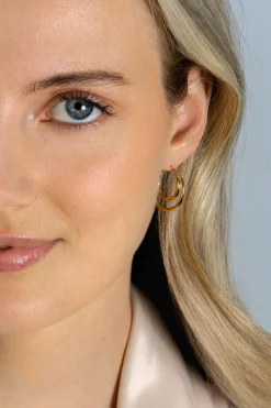 23mm ZINZI gold plated zilveren oorringen met een dubbele oorring in het midden. Een trendy multi-look uitstraling ZIO2483G