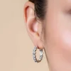 21mm ZINZI zilveren halve oorringen 4mm buisdikte, bezet met 12 witte zirconia's en met vlindersluiting ZIO2573