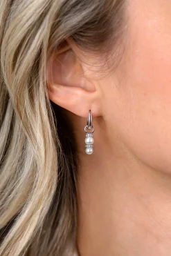 16mm ZINZI zilveren oorbedels met twee witte parels onder elkaar waarbij de top is bezet met witte zirconia's ZICH2864 (zonder oorringen)