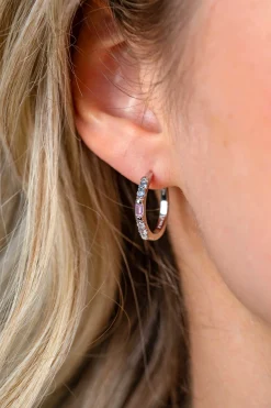 19mm ZINZI zilveren oorringen bezet met witte, roze en lichtblauwe kleurstenen, luxe klapsluiting ZIO2868