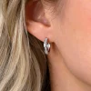 15mm ZINZI zilveren oorringen bezet met een rij witte zirkonia’s in verfijnde chatonzetting, luxe klapsluiting ZIO2870
