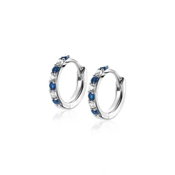 12mm ZINZI zilveren oorringen bezet met ronde witte zirconia's en donkerblauwe kleurstenen 2mm buisdikte met luxe klapsluiting ZIO2559