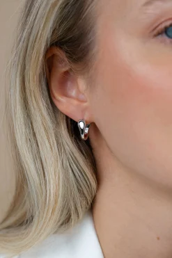 16mm ZINZI zilveren oorringen met een glad organisch gevormd design, luxe klapsluiting ZIO2840