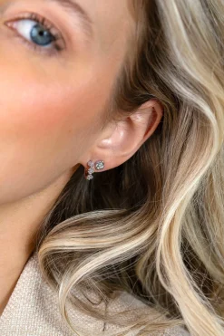 13mm ZINZI zilveren oorringen met drie roosjes, bezet met witte zirkonia’s, luxe klapsluiting ZIO2873