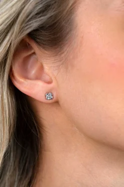 6mm ZINZI zilveren oorstekers met een roosje, bezet met witte zirkonia ZIO2872
