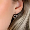 17mm ZINZI zilveren oorstekers met drie verbonden ringen (knoop-stijl) ZIO2890