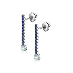 26mm ZINZI zilveren tennis oorstekers met een rijzetting saffierblauwe zirkonia's en iets grotere lichtblauwe zirkonia's ZIO2894B
