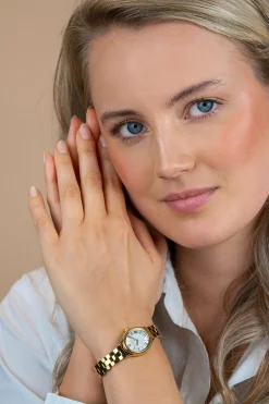 ZINZI Belle Ovale 26mm geelgoudkleurig horloge zilverkleurige wijzerplaat en stalen schakelband, Japans uurwerk ZIW2933