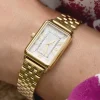 ZINZI Elegance bicolor horloge witte wijzerplaat en rechthoekige goudkleurige  kast en geel vergulde stalen schakelband 28mm extra dun ZIW1907GB