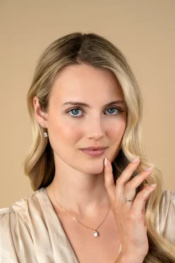 ZINZI Gold 14 krt gouden ring bezet met een rechthoekige witte zirkonia in vierpootzetting ZGR509