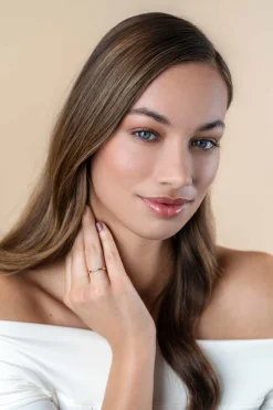 ZINZI Gold 14 krt gouden ring (1,7mm breed) bezet met vier witte zirconia's ZGR407