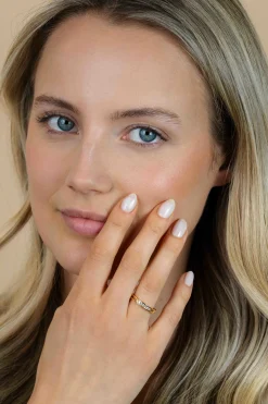 ZINZI gold plated zilveren aanschuifring 3mm breed met trendy ovale vormen wit ZIR2270Y