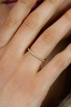 ZINZI goldplated zilveren aanschuifring (1,7mm breed) met een subtiele rij sprankelende zirkonia's ZIR2794Y