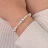 ZINZI gold plated zilveren armband met glanzende witte parels in verschillende groottes en speelse opbouw ZIA2908