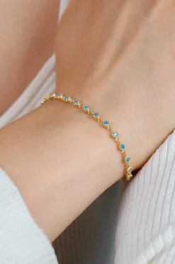 ZINZI gold plated zilveren armband met een speelse rij blauwe zirkonia’s in ronde zetting 3mm breed ZIA2893BG