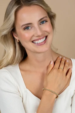 ZINZI gold plated zilveren bangle armband 4mm breed, bezet met witte zirkonia's 60mm ZIA2686Y