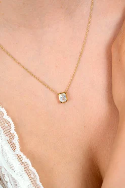 ZINZI gold plated zilveren collier 45cm met een rechthoekige gladde kastzetting (9mm), bezet met een witte zirkonia ZIC2899