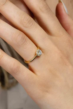 ZINZI gold plated zilveren entourage verlovingsring bezet met witte zirkonia's en klein hartje aan de zijkant ZIR2697Y
