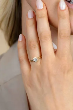 ZINZI gold plated zilveren entourage verlovingsring bezet met witte zirkonia's en klein hartje aan de zijkant ZIR2697Y