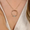 ZINZI gold plated zilveren ketting met grote open ronde hanger 25mm bezet met witte zirkonia's 45-50 cm ZIC2645Y