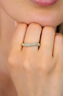 ZINZI gold plated zilveren ring volledig bezet met pavé gezette witte zirkonia’s in een vloeiende lijn ZIR2883Y