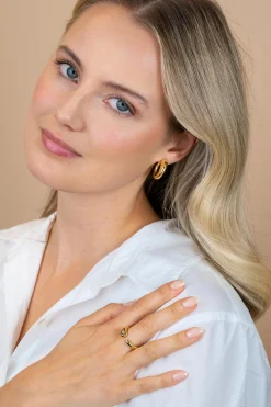 ZINZI goldplated zilveren statementring met een bolle aflopende vorm ZIR2788G