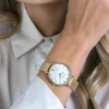 ZINZI horloge GRACE 34mm wit parelmoer wijzerplaat, rondom bezet met witte crystals,  goudkleurige stalen kast en band ziw1334