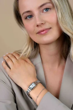ZINZI Small Elegance horloge zilverkleurige sunray wijzerplaat en rechthoekige kast stalen schakelband 22mm extra dun ZIW2802