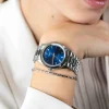 ZINZI Solaris horloge met blauwe wijzerplaat, stalen kast 35mm en stalen band met clip-sluiting. Het Japanse uurwerk loopt op zon- en kunstlicht ZIW2155