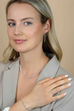 ZINZI zilveren aanschuifring (2,2mm breed) met een subtiele rij sprankelende zirkonia's ZIR2795
