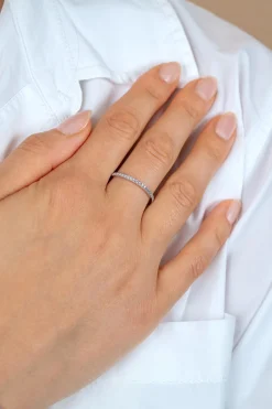 ZINZI zilveren aanschuifring (1,7mm breed) met een subtiele rij sprankelende zirkonia's ZIR2794