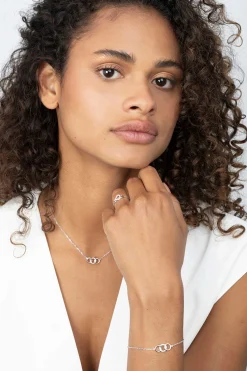 ZINZI zilveren armband 3 open rondjes verbonden wit ZIA2045
